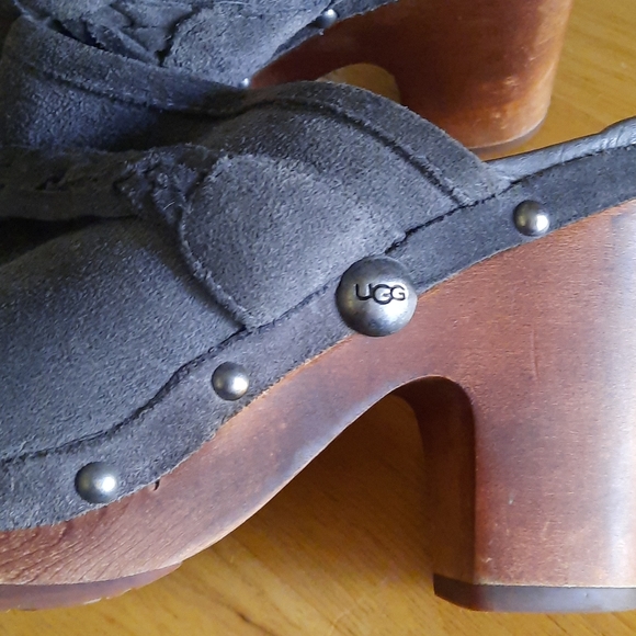 UGG Kaylee Grey Suede Clogs - Picture 3 of 13